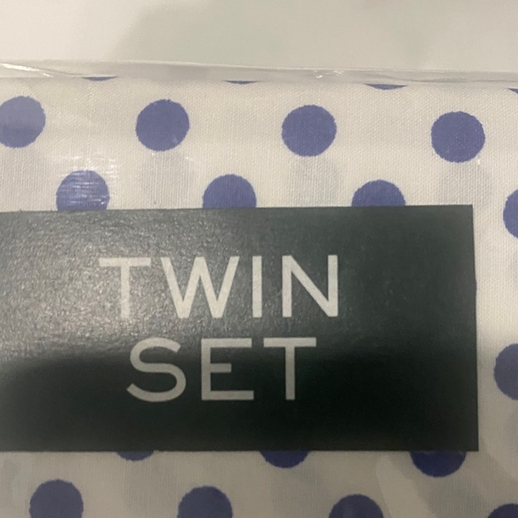 Lauren Ralph Lauren Twin Sheet Set with Blue Dots - Picture 6 of 6